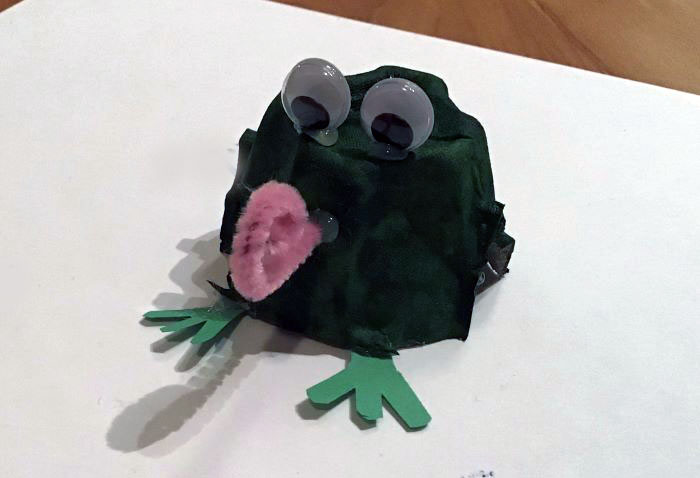 egg carton frog craft