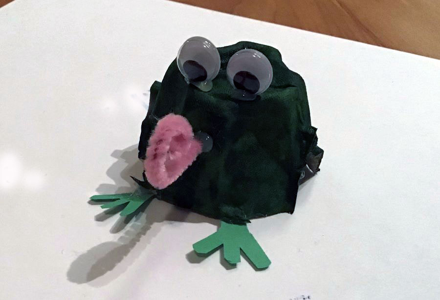 egg carton frog craft
