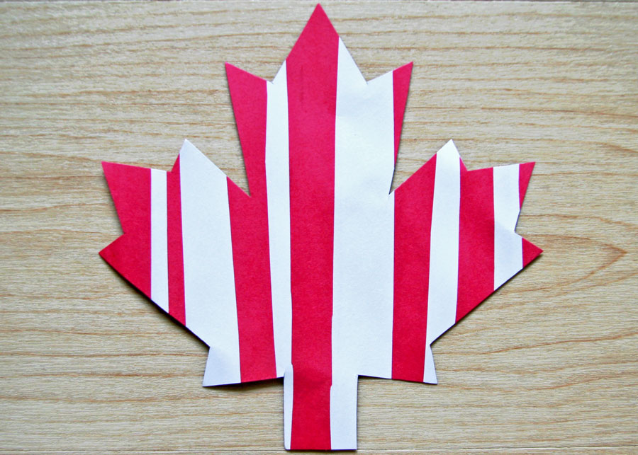 paper strip maple leaf craft