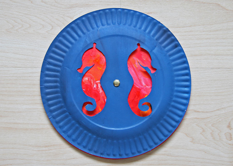 paper plate seahorse