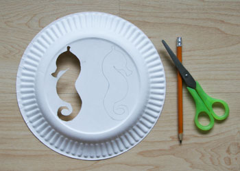 paper plate chameleon