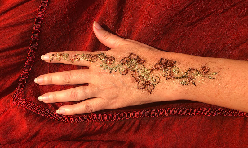 Henna applied with glitter on day 1.