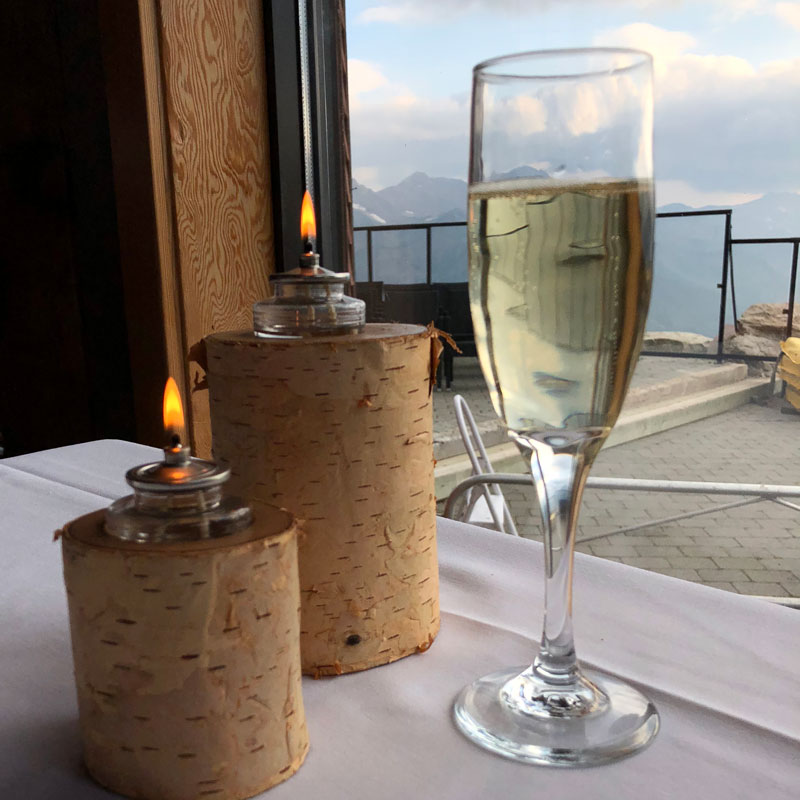 A glass of champagn with our buffet dinner overlooking the Rockies.