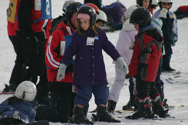 Extroverts and Introverts: skiing lessons