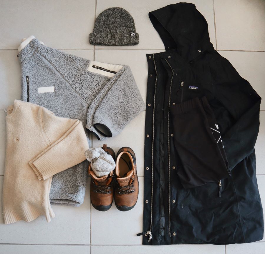 Clothes to pack on a dayhike.