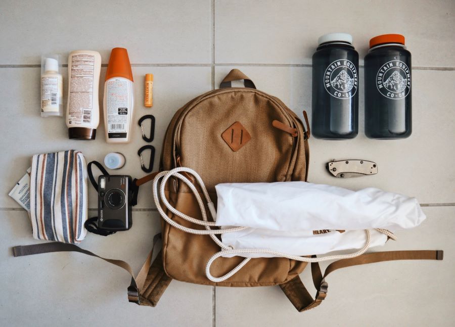 Basic gear to pack for a dayhike