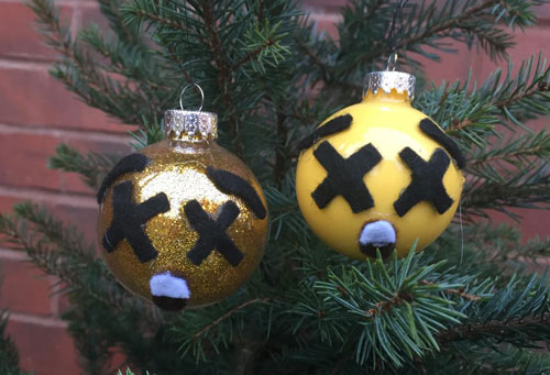 emoji christmas ornament: dizzy