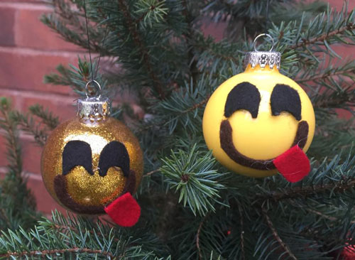emoji christmas ornament: goofy