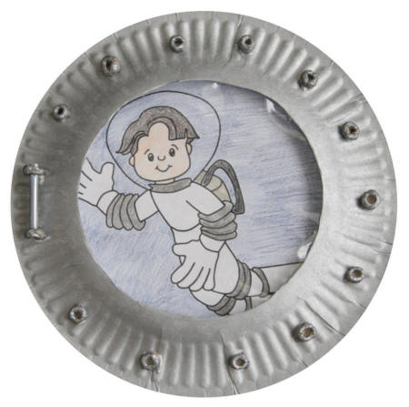 astronaut in the porthole paper plate craft
