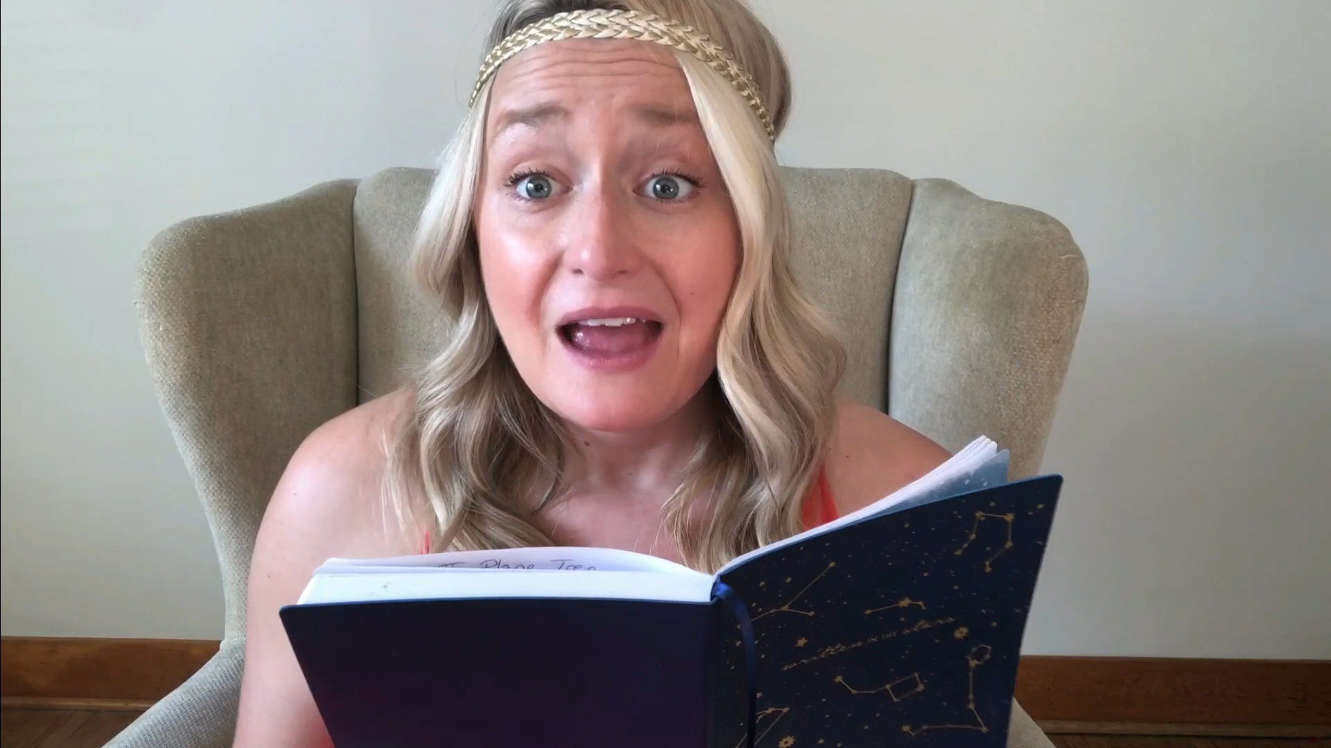 Image of the storyteller telling the story of the Hare and the Tortoise.