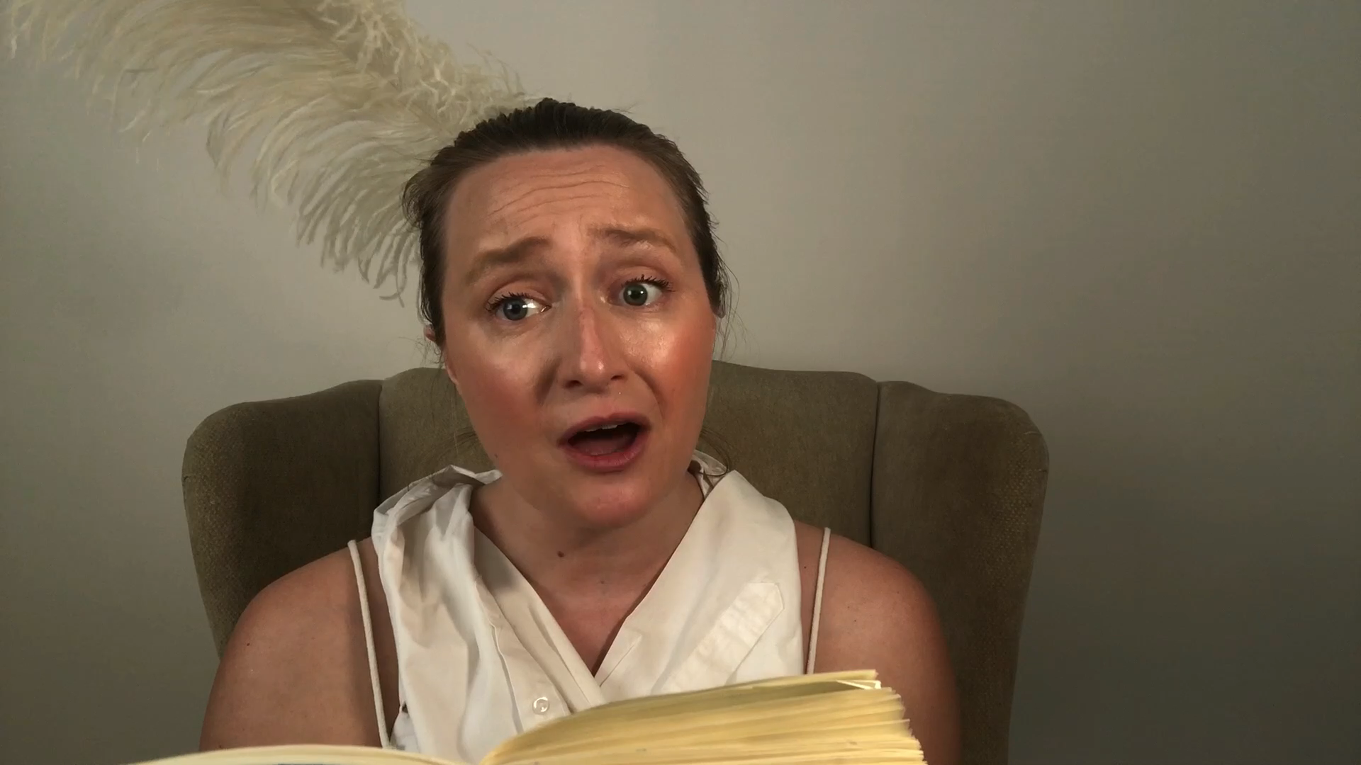 Image of the storyteller telling the story of The Ugly Duckling.